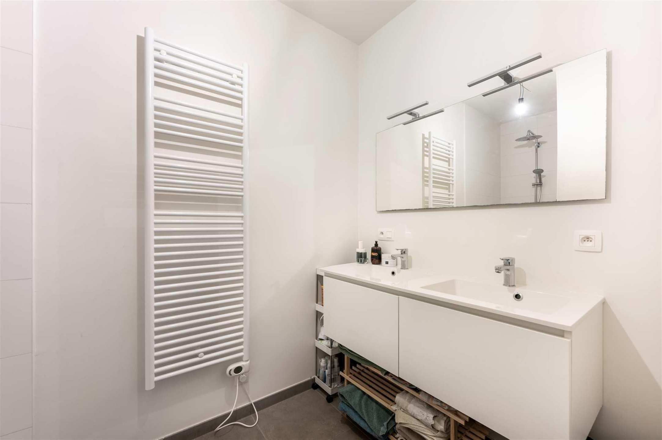 Ruim & modern appartement met groot terras in Steendorp foto 2