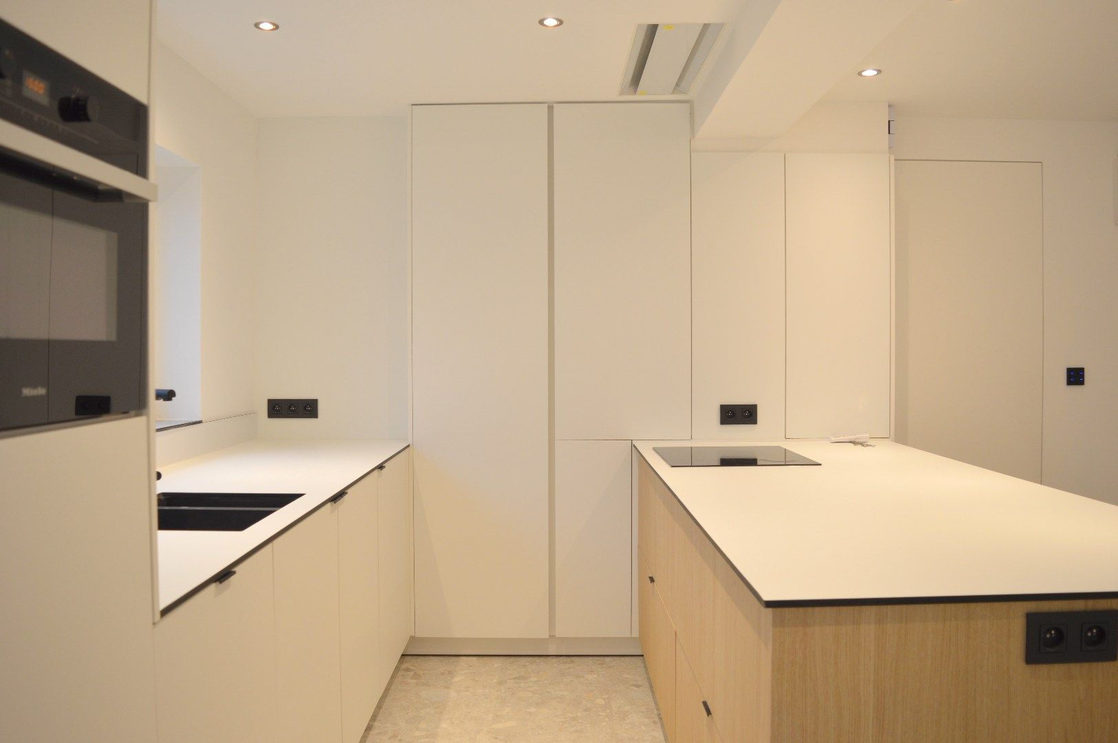 Gerenoveerde woning met tuin, garage en 3 slaapkamers in Bellegem foto 2