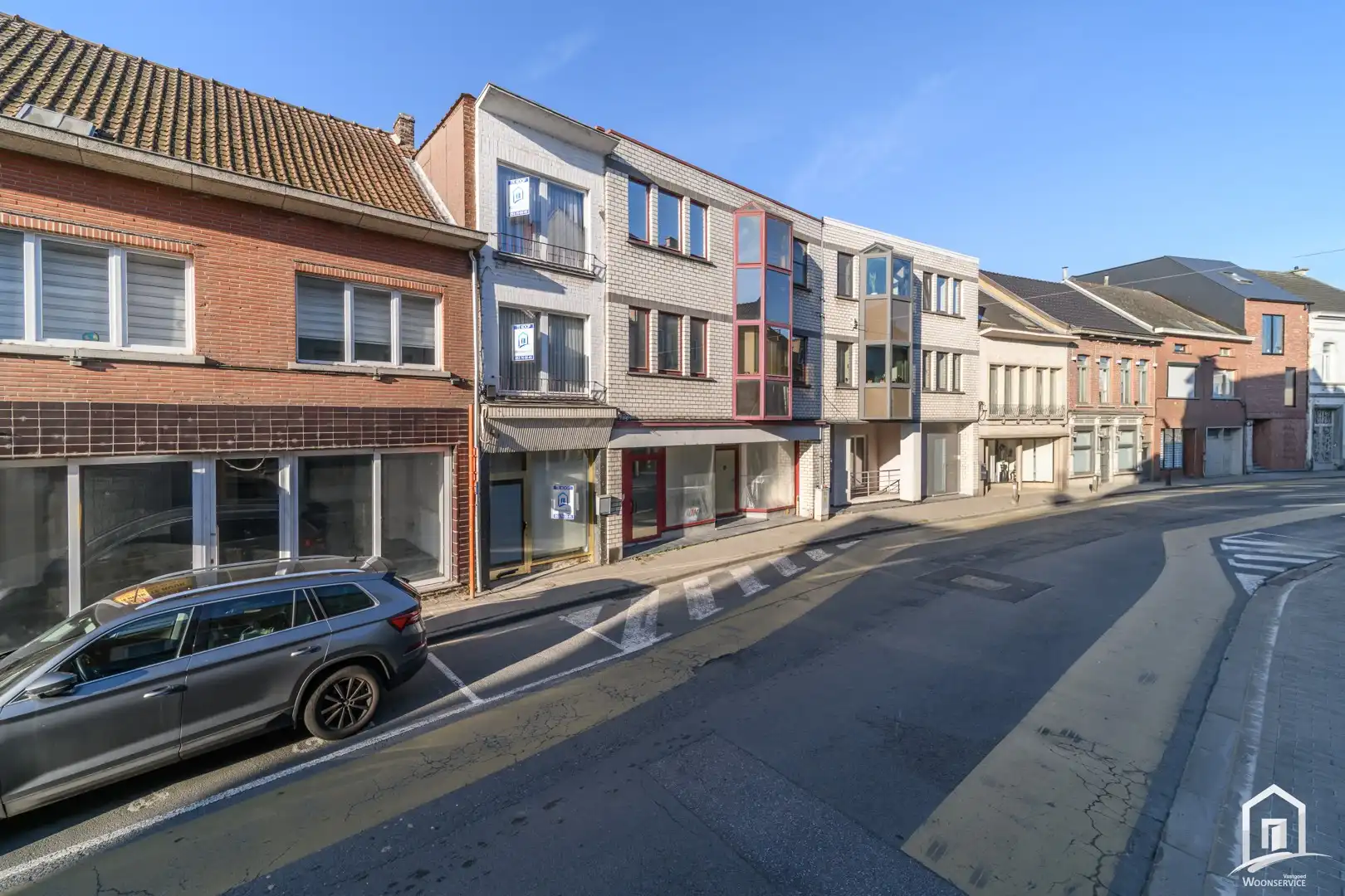 Multifunctionele woning met ruime garage foto 2