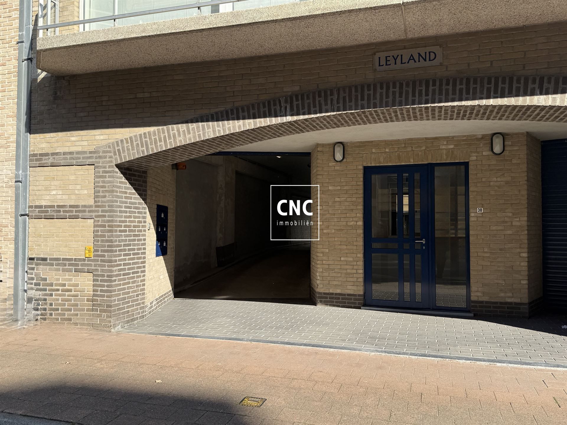 Gelijkvloerse, ruime garagebox in het centrum van Knokke foto 2