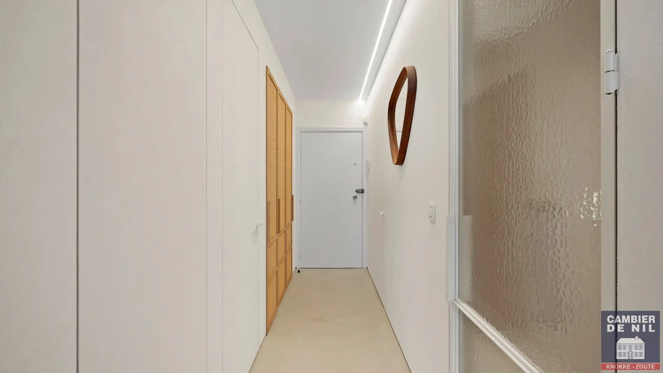 Schitterend gerenoveerd en gemeubeld appartement met fantastisch zicht over de Approach en Minigolf van het Zoute foto 12