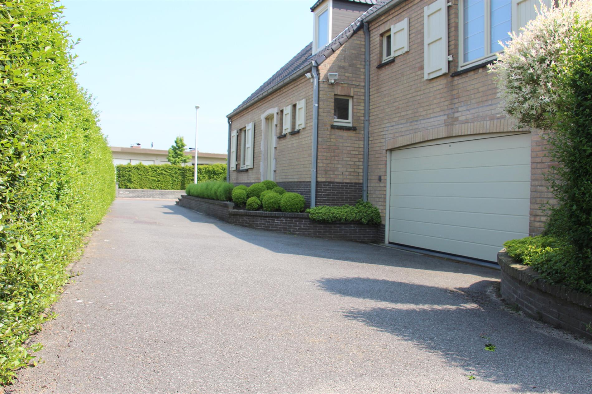 Zeer kwalitatieve villa met zongerichte tuin en grote garage foto 23