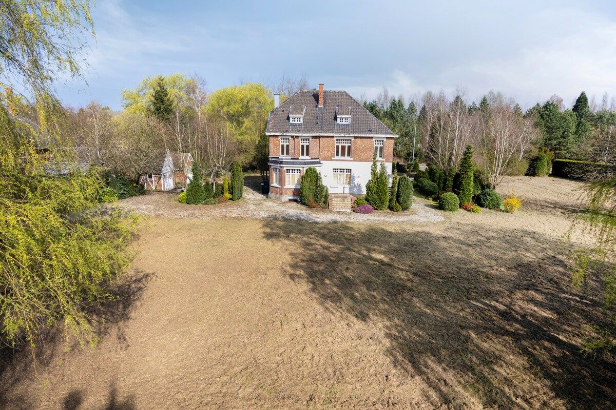 Te renoveren karaktervolle herenwoning op een prachtig perceel van 56 are. foto 40