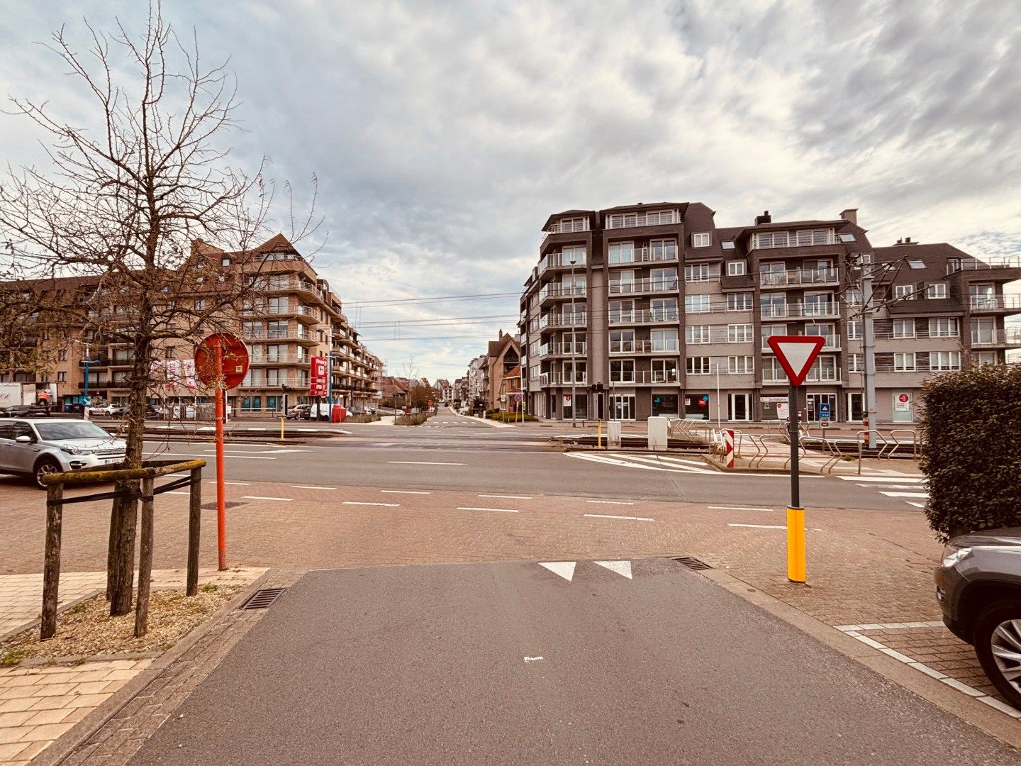 Grote garagebox met sectionale poort in mooie residentie op topligging foto 11