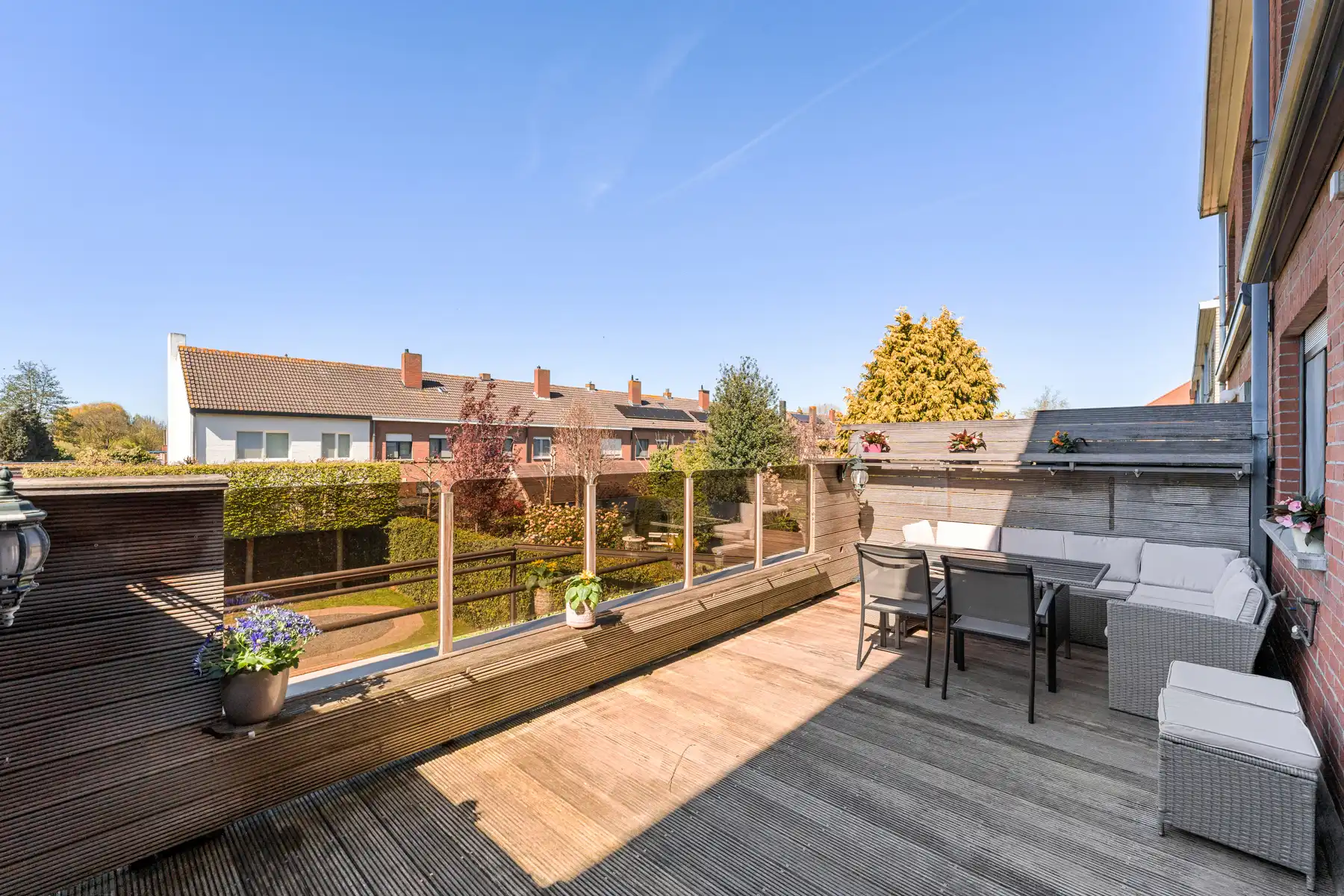 Instapklare woning met garage en tuin foto 20