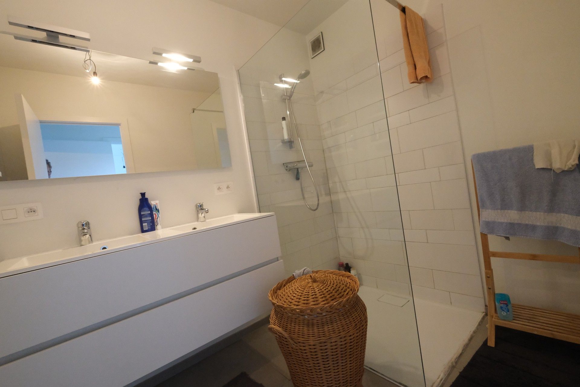 Ruim appartement met 2 slaapkamers in centrum Kortessem foto 7