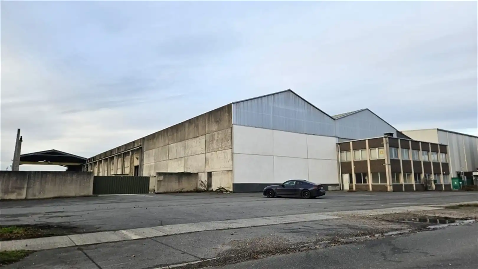 Te huur veelzijdig bedrijfsgebouw te Aalter foto 4