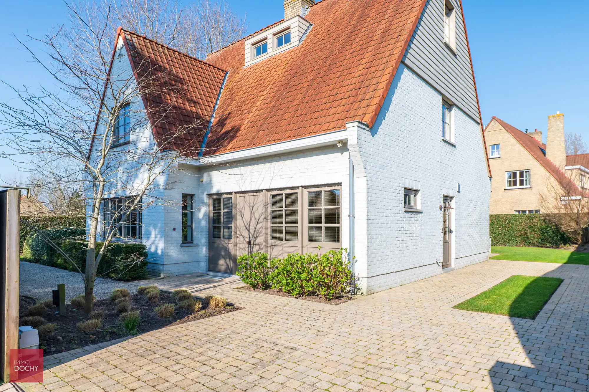 Zeer goed gelegen instapklare villa foto {{pictureIndex}}