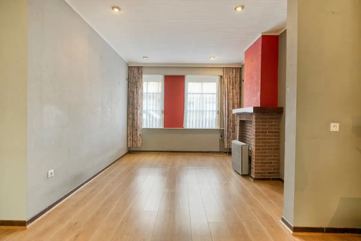 Te renoveren huis met 2 slk en tuin te koop in Wevelgem foto 3