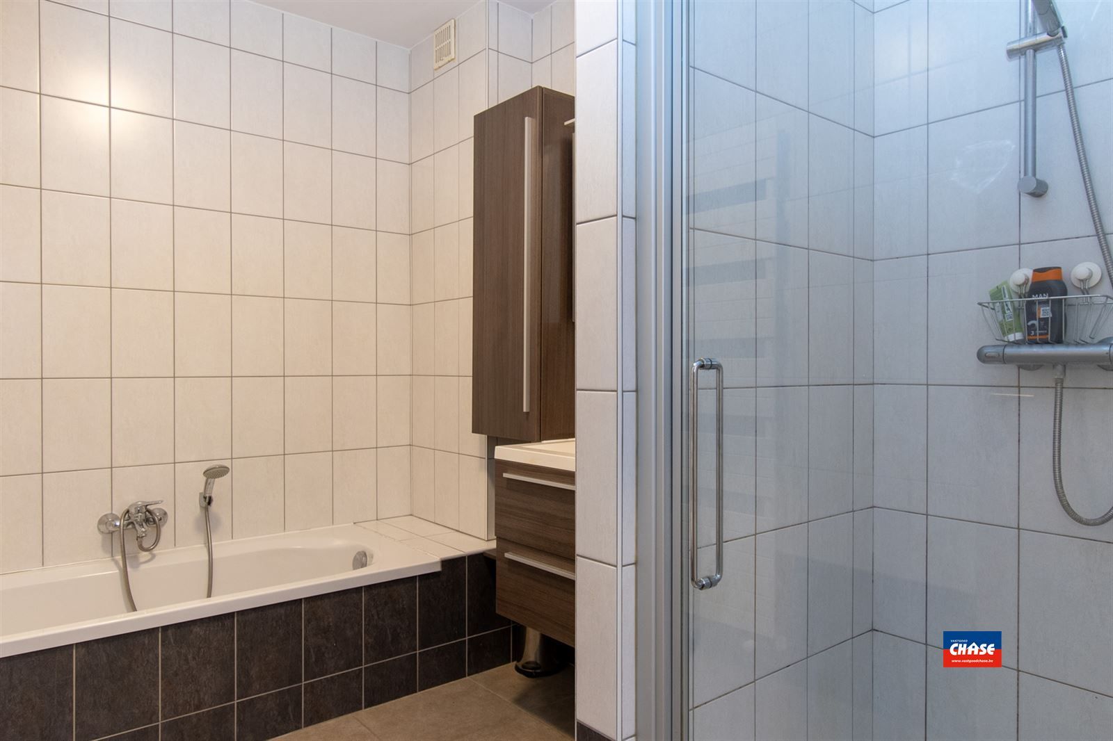 Ruim instapklaar appartement met 2 slaapkamers + terras + P foto 8