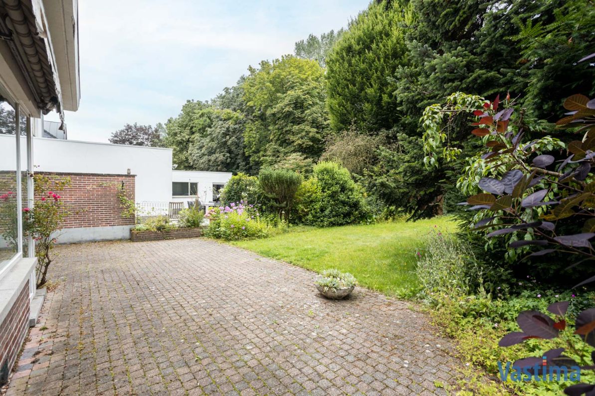 Statige burgerwoning met 5 slaapkamers, garage en tuin foto 34