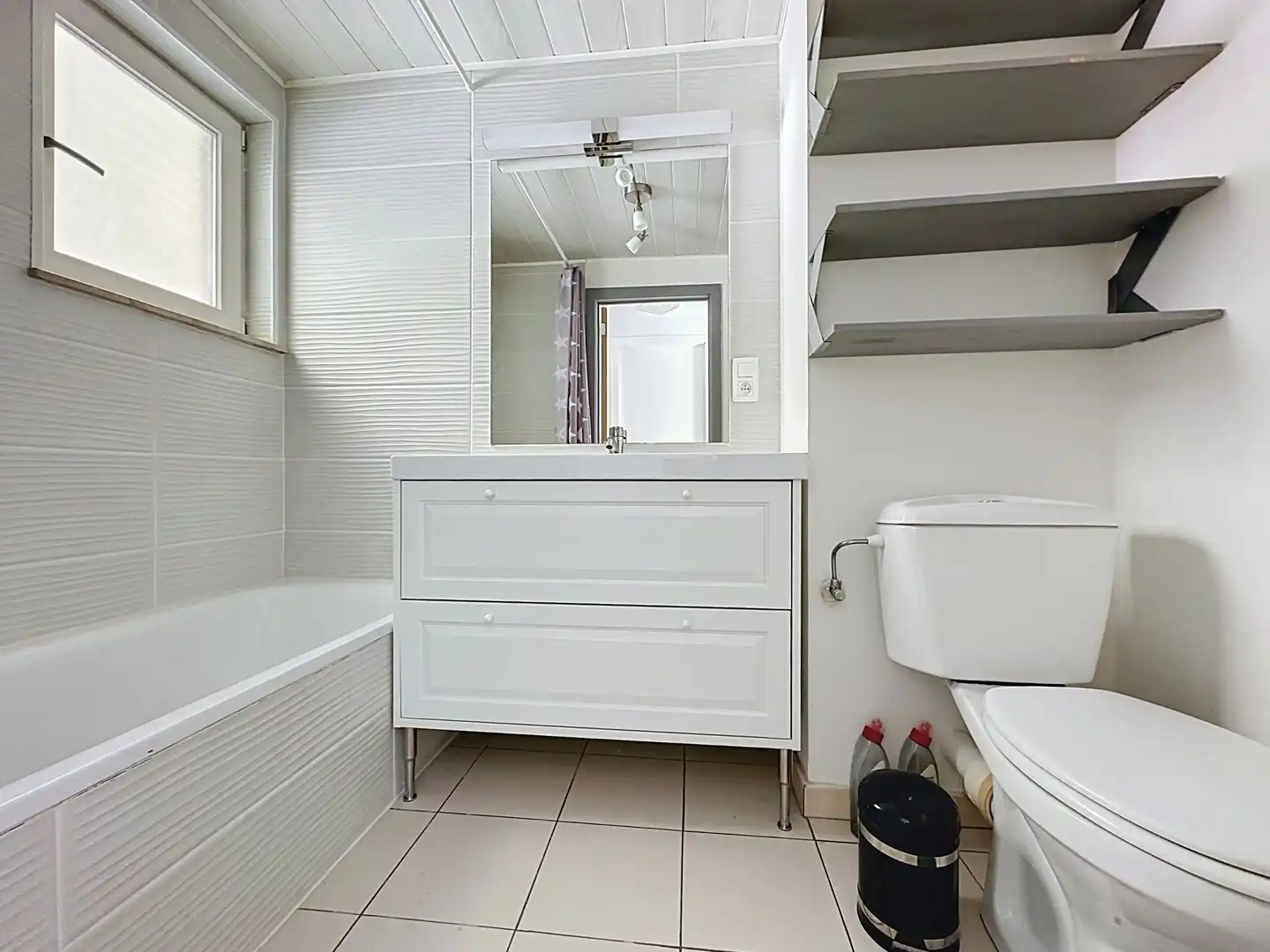 Verzorgde vakantiewoning met onderhoudsvriendelijke tuin en parking. foto 11