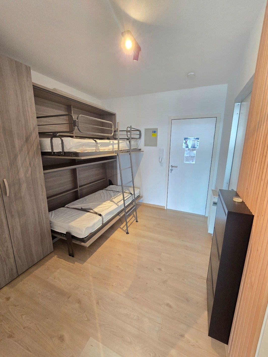 Gerenoveerde studio met slaaphoek en frontaal zeezicht foto 10