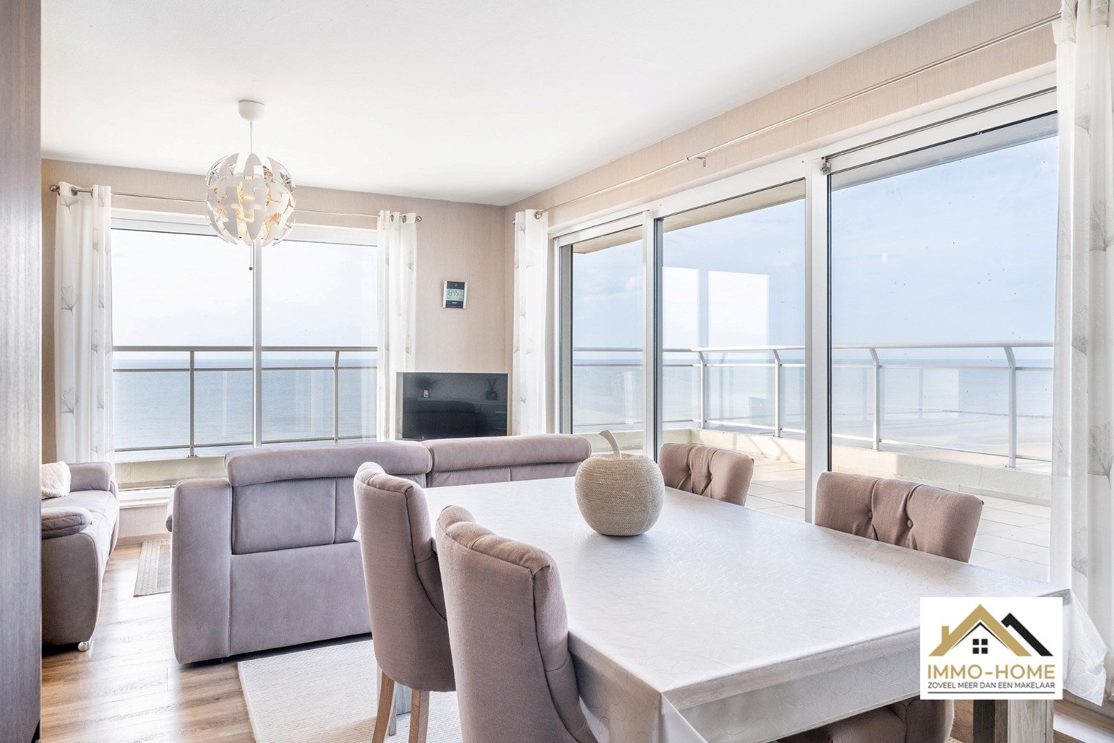 Prachtig hoekappartement met frontaal zeezicht foto 12