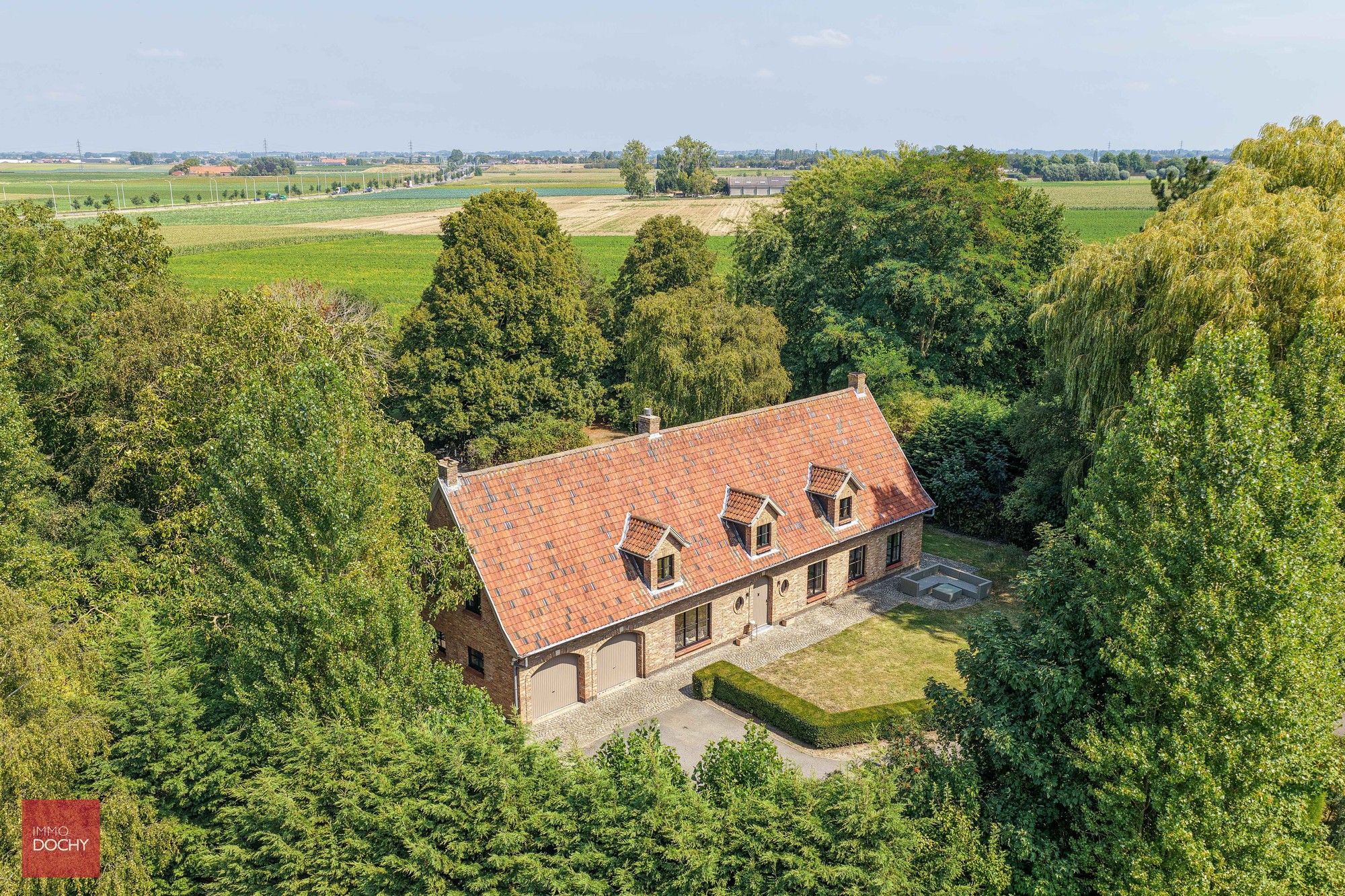 Volledig vernieuwde villa nabij Jan Yperman ziekenhuis foto {{pictureIndex}}