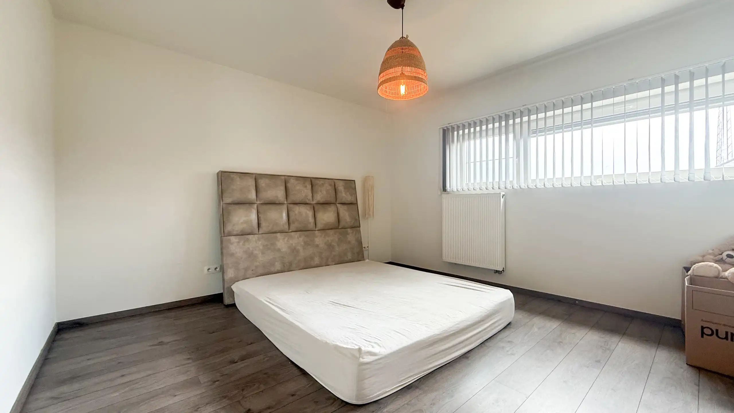 Recente halfopen woning met 3slpks, veranda en ruime tuin! foto 25
