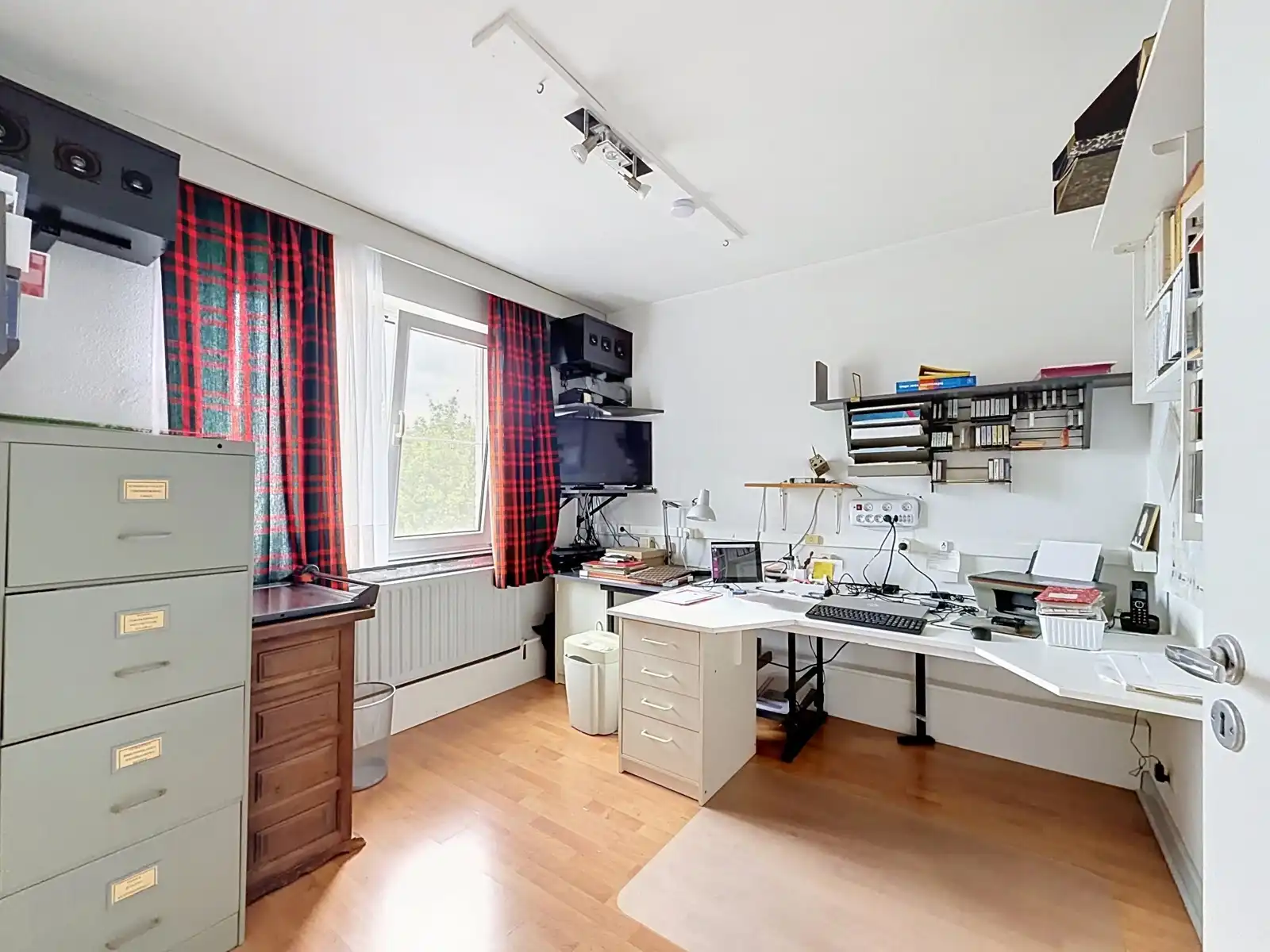 Rustig gelegen HOB met 3 SLPK, Tuin én Garage! foto 9
