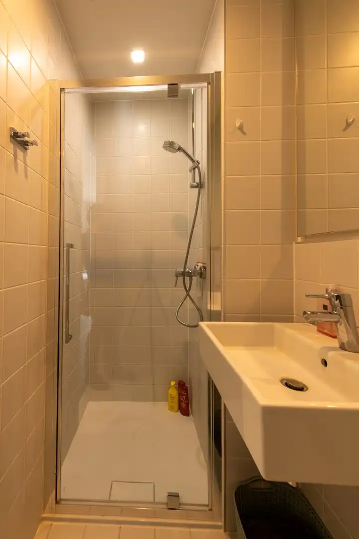 Instapklare en energiezuinige studentenkamer met privébadkamer in hartje Leuven foto 8