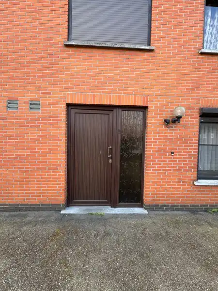 Halfopen gezinswoning met 3 slaapkamers en een grote tuin. foto 6