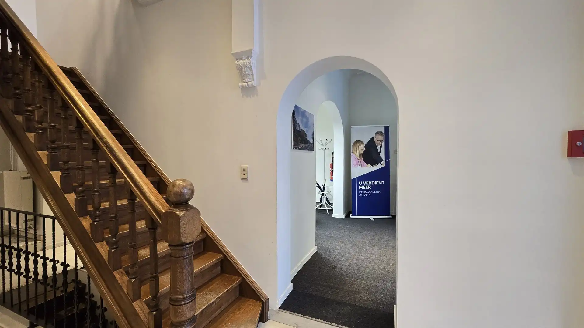 Karaktervol kantoorpand met uitzonderlijke visibiliteit in Herent foto 2