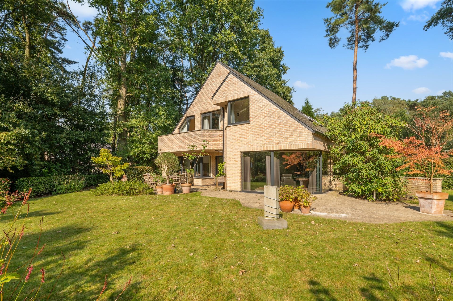 Rustig gelegen villa met een prachtige Zuid-West gerichte tuin foto 19