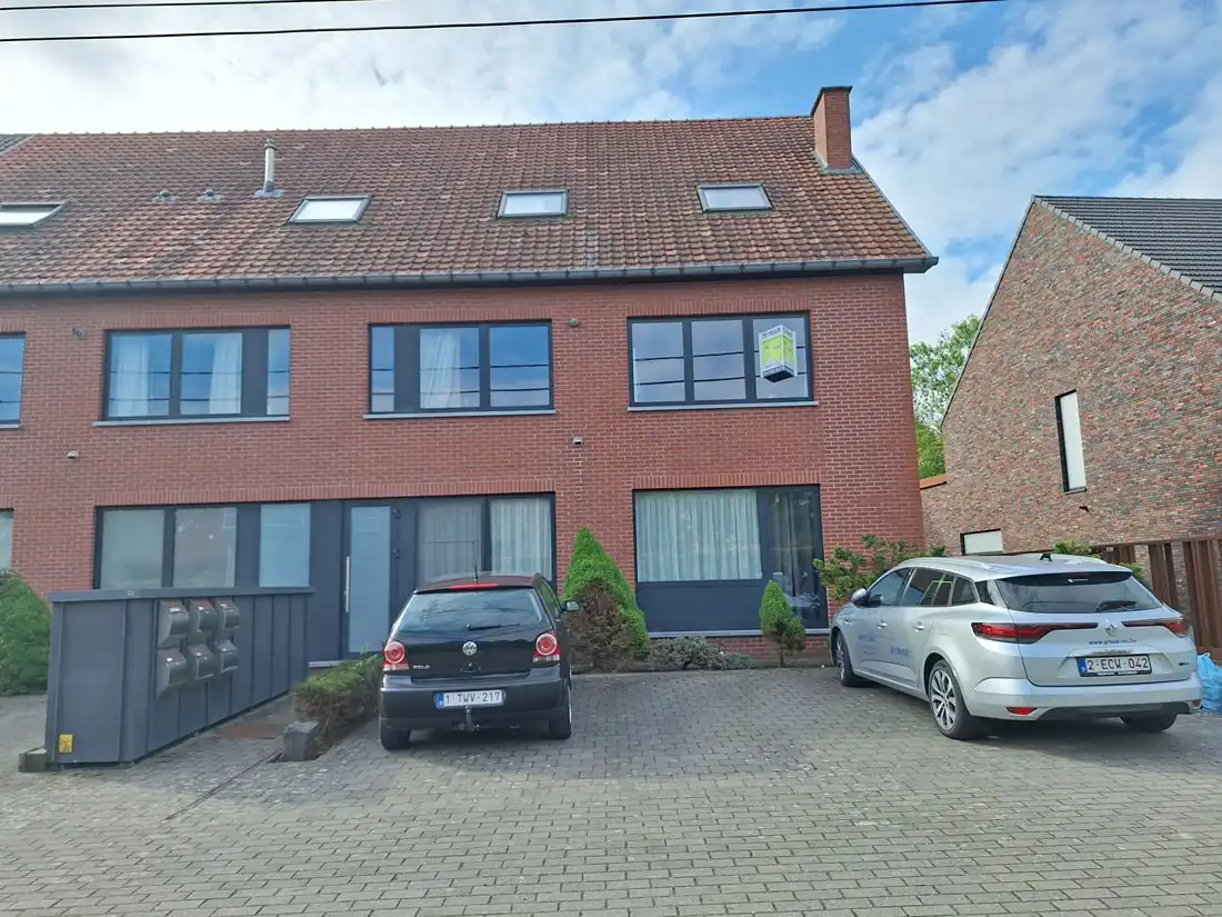 Ruim, stijlvol duplex appartement te Diepenbeek foto 2