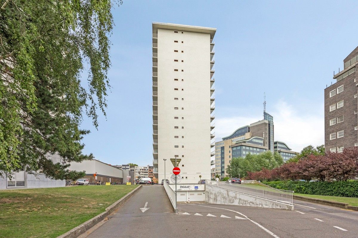 Tweeslaapkamer appartement met mooie verrrezichten over de torens van Gent. foto 16