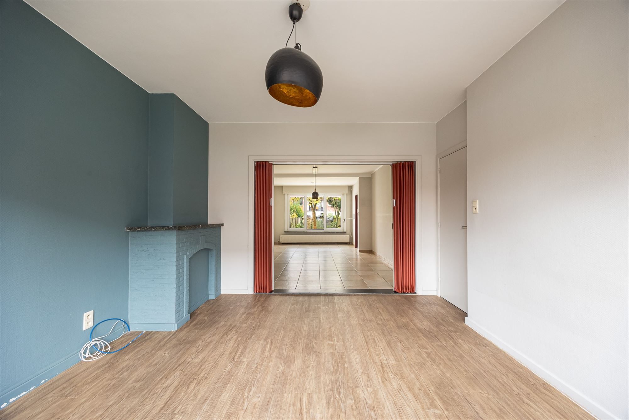 Op te frissen woning met 4-6 slpkmrs en Z-tuin foto 2