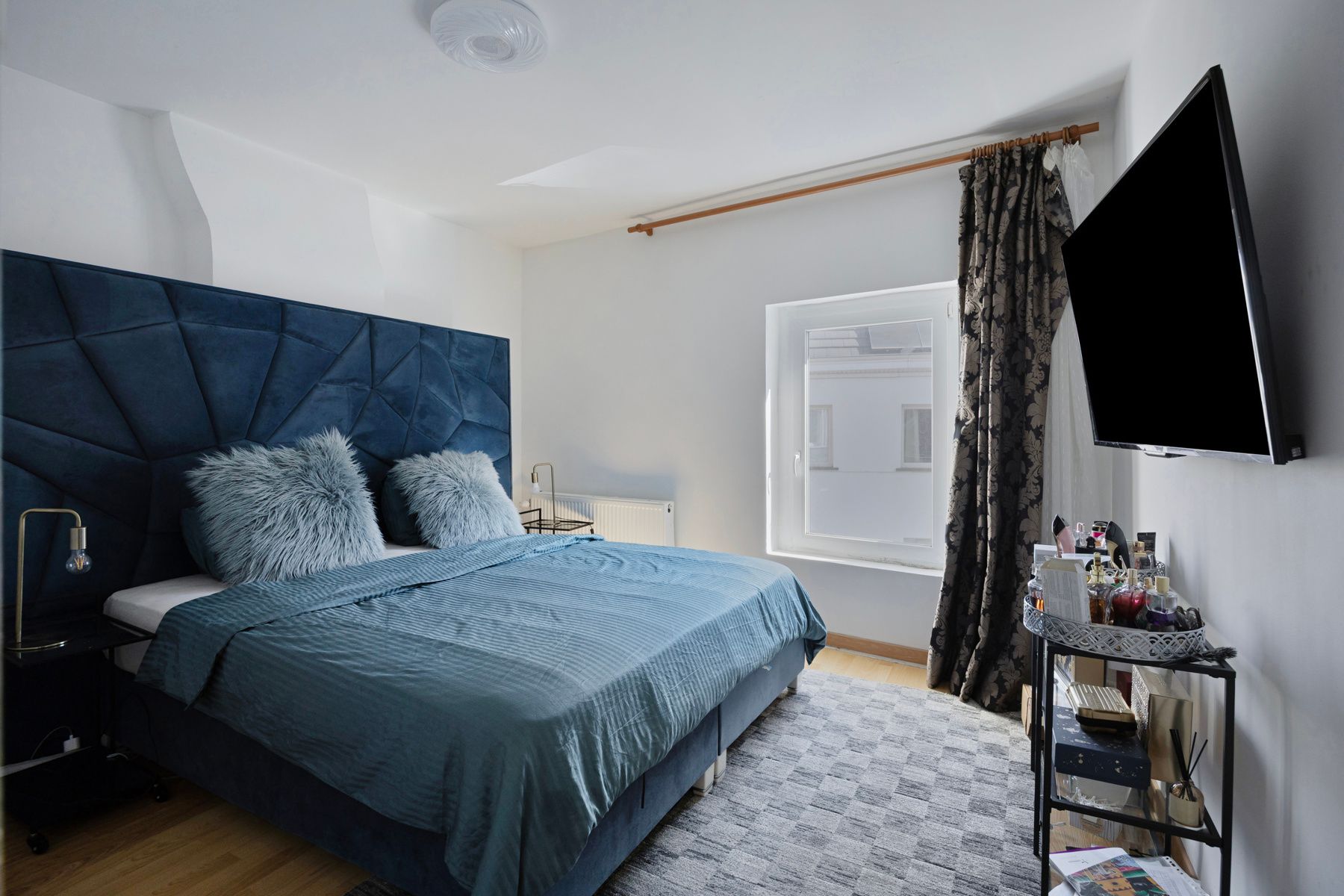 Instapklare halfopen bebouwing met vijf slaapkamers foto 12