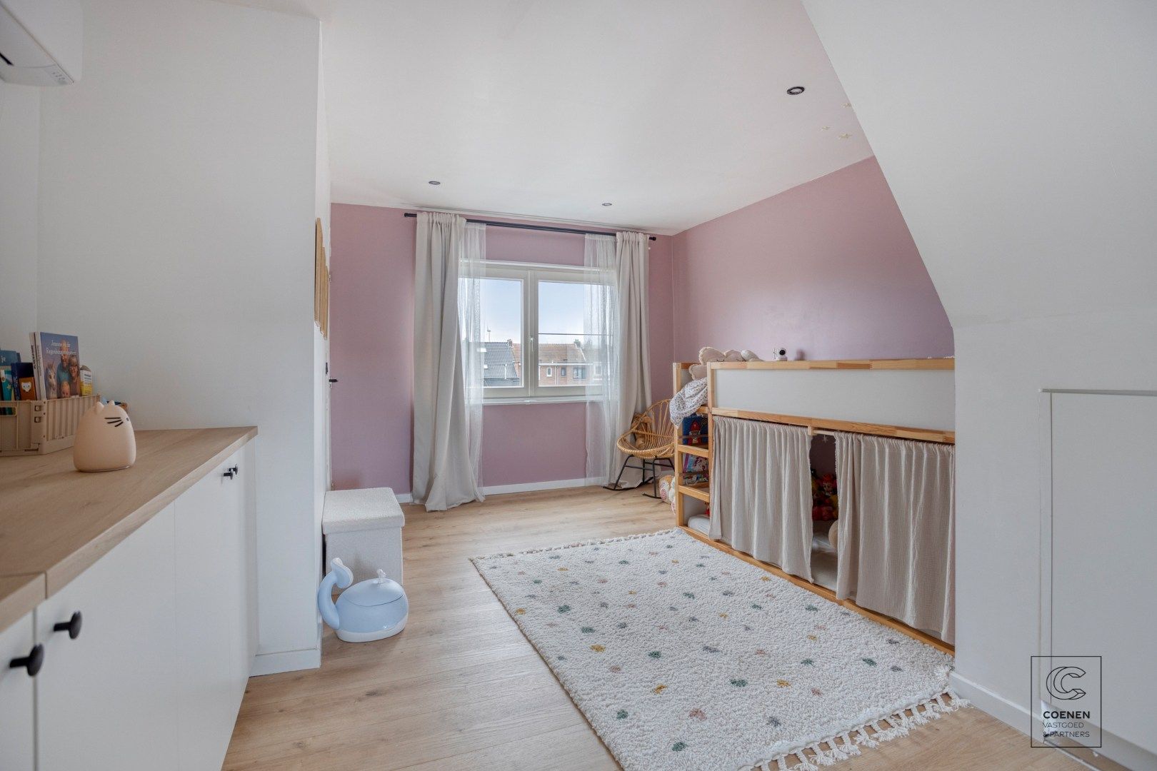 Instapklare gezinswoning van 141 m² met drie slaapkamers te Ekeren! foto 16