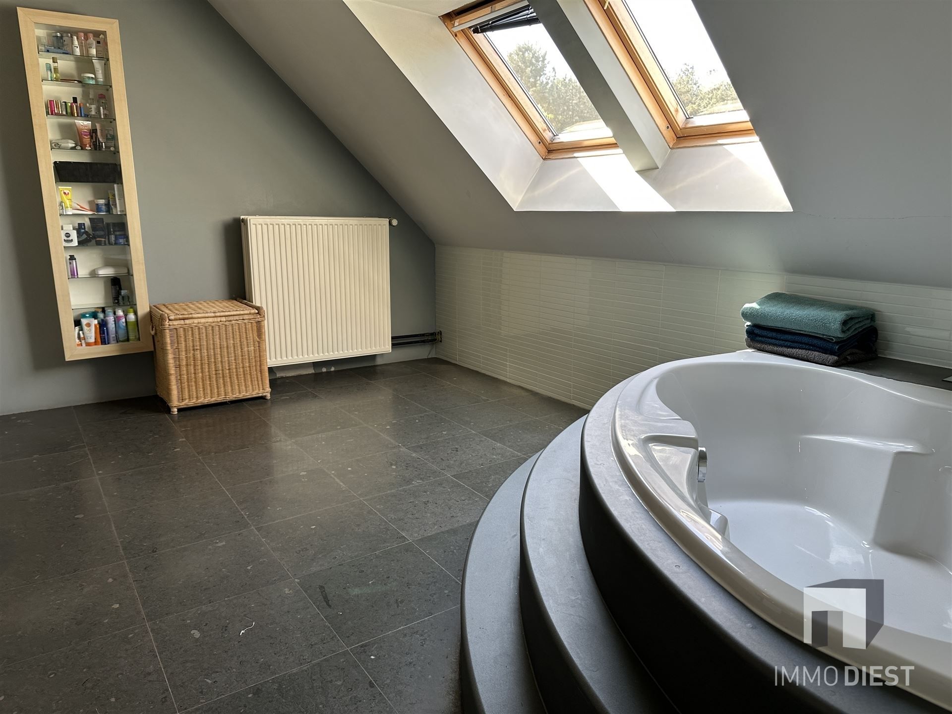 Instapklare woning met zicht op agrarisch gebied - bureau + 3 slpks foto 34