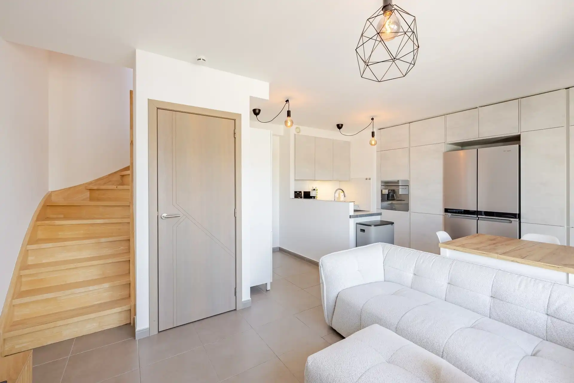 Lichtrijk duplexappartement met 2 SLPK, 2 badkamers & garage foto 10