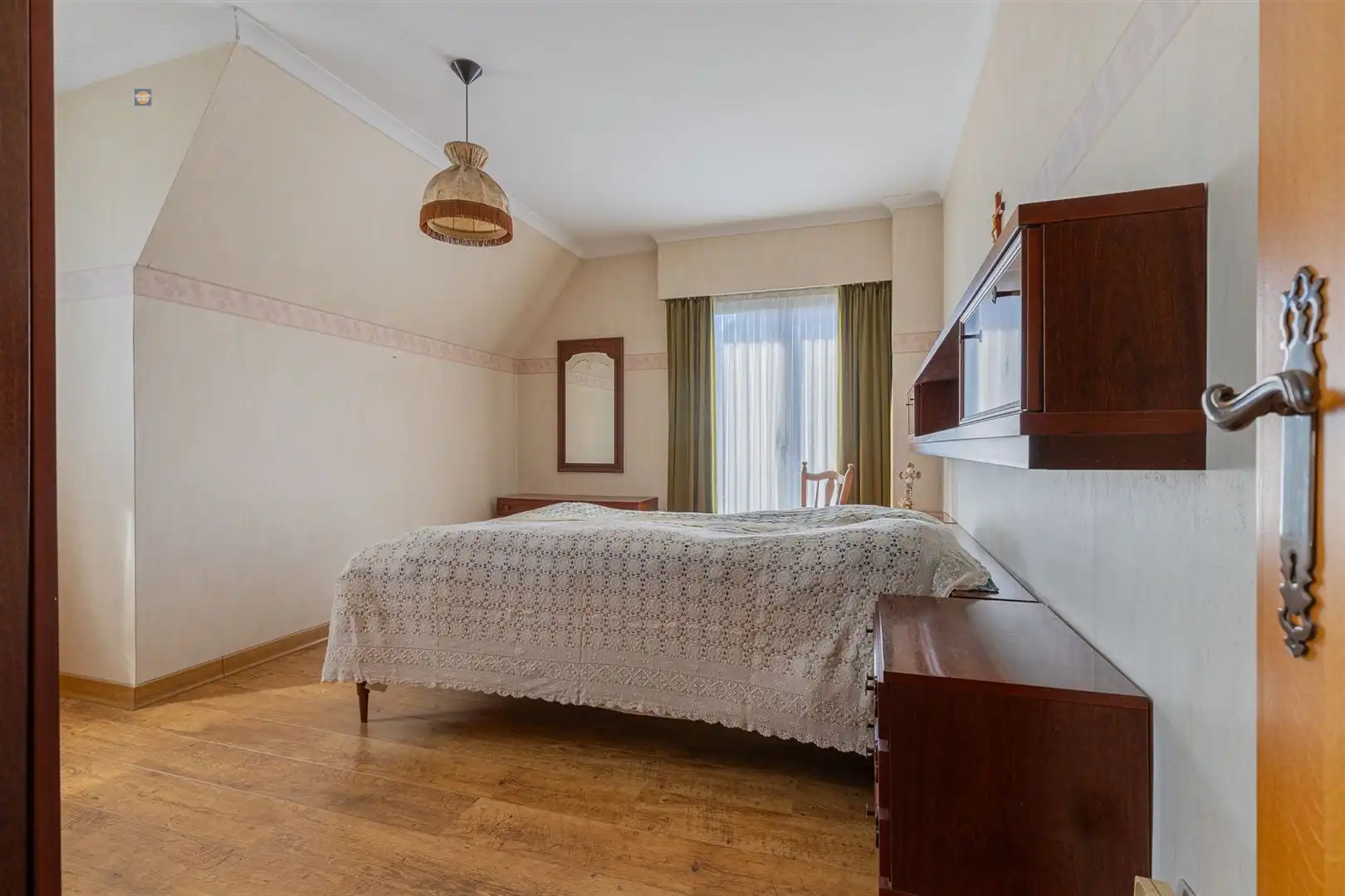 Karaktervolle villa met bijgebouw en ruime parking foto 10