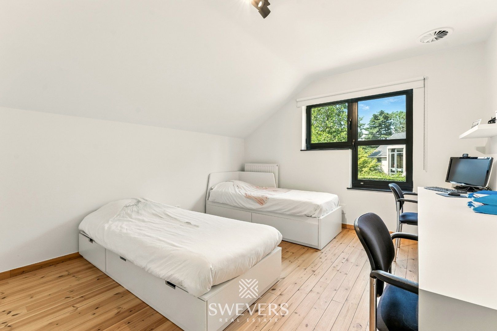 Ruime luxueuze villa met zwembad op prachtig perceel in residentiële wijk Kayenberg foto 22