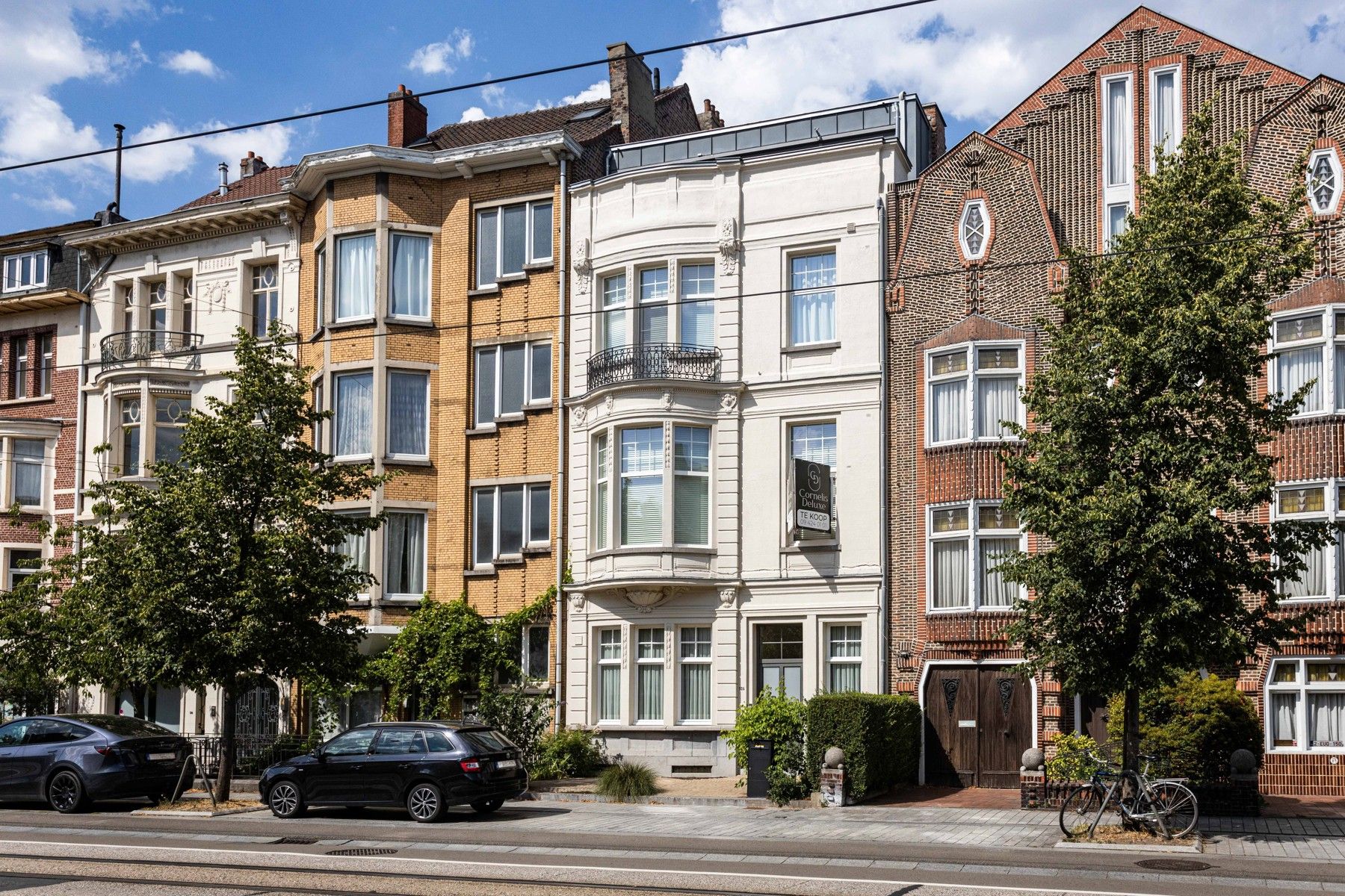 Prachtige herenwoning nabij station te Gent foto {{pictureIndex}}