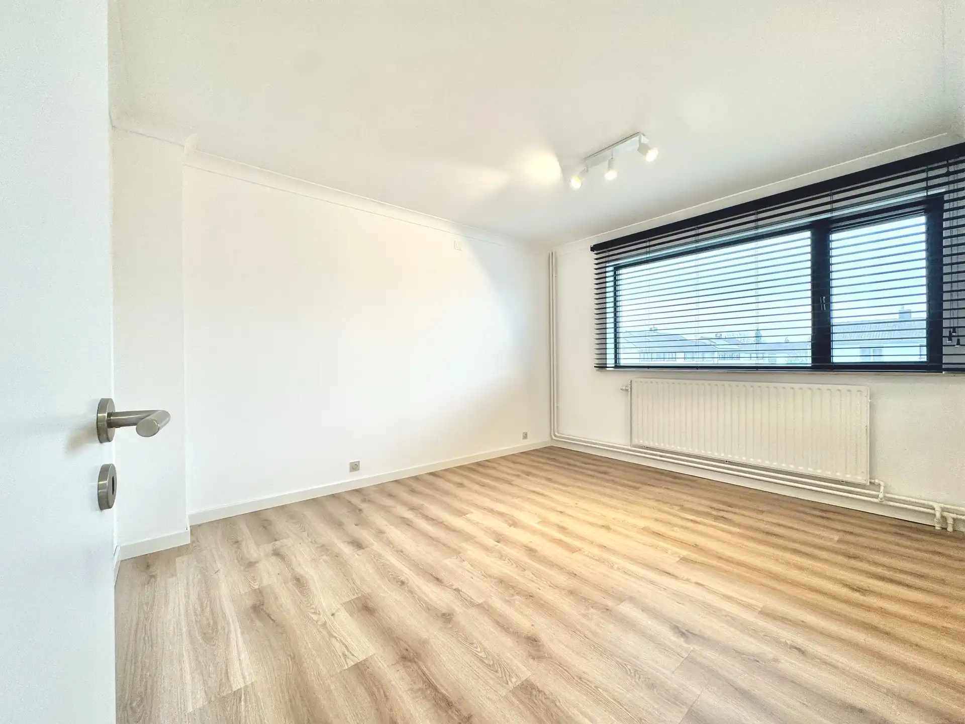 GERENOVEERDE WONING | 2 KAMERS | DRESSING |TUIN |GARAGE foto 21