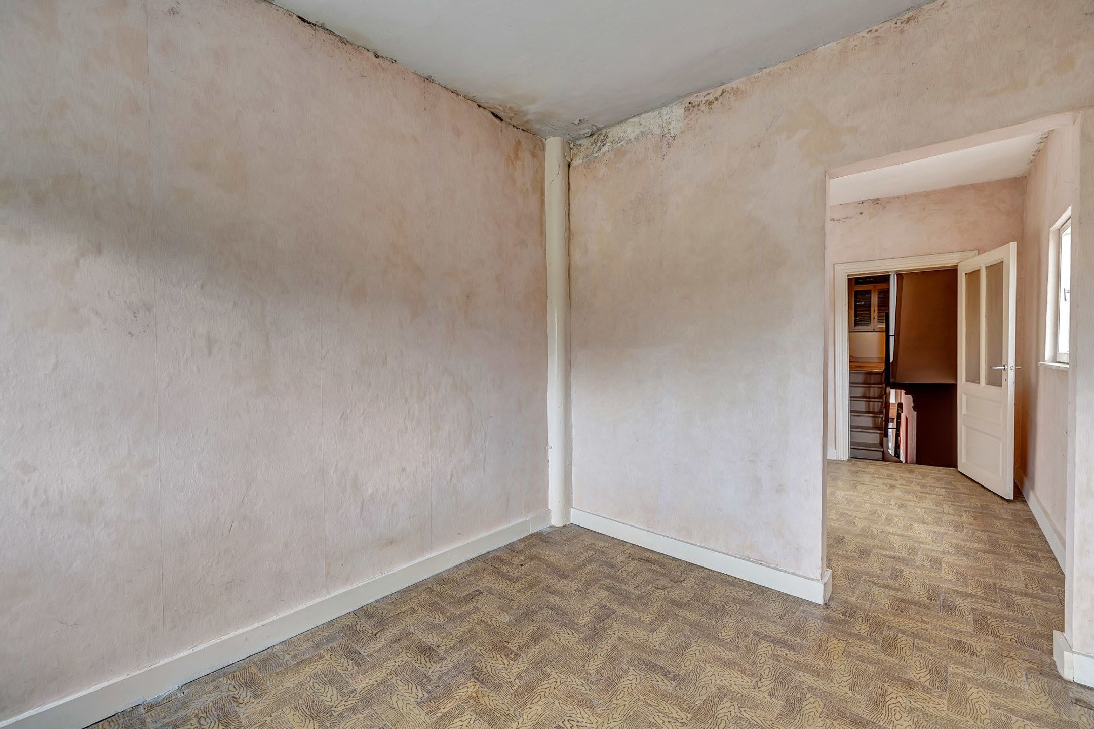 Charmante te renoveren woning met 4 slpks en tuin foto 20