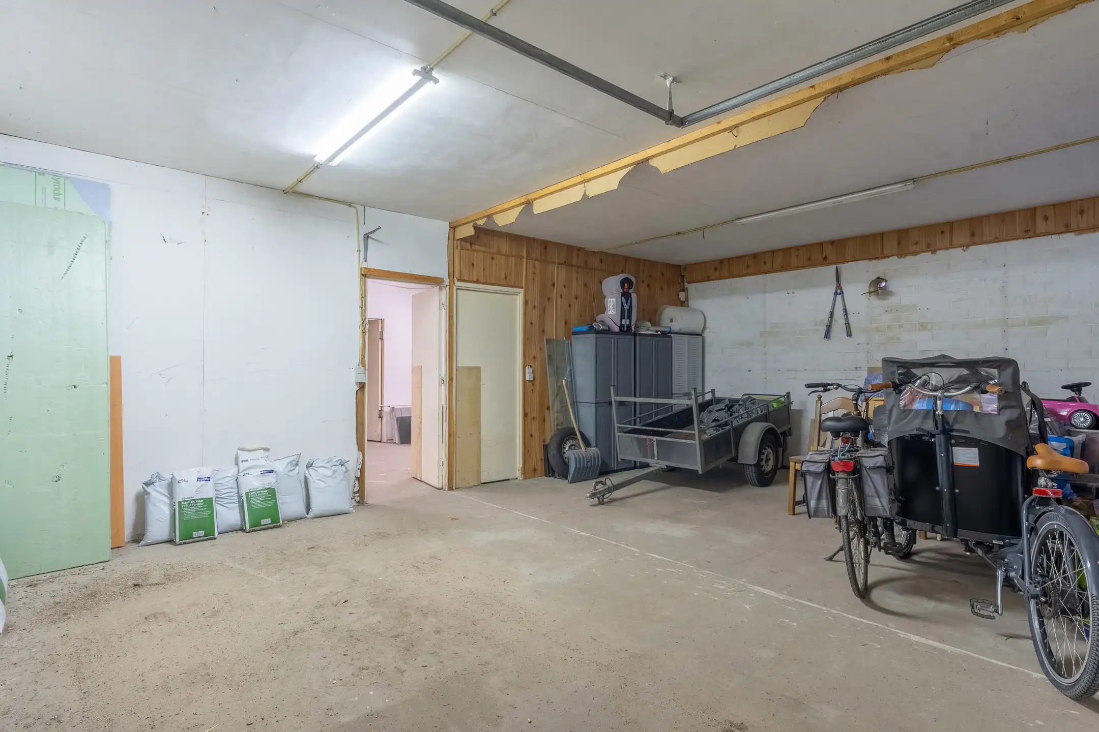 Goed gelegen gelijkvloers handelspand van maar liefst 436m² foto 24