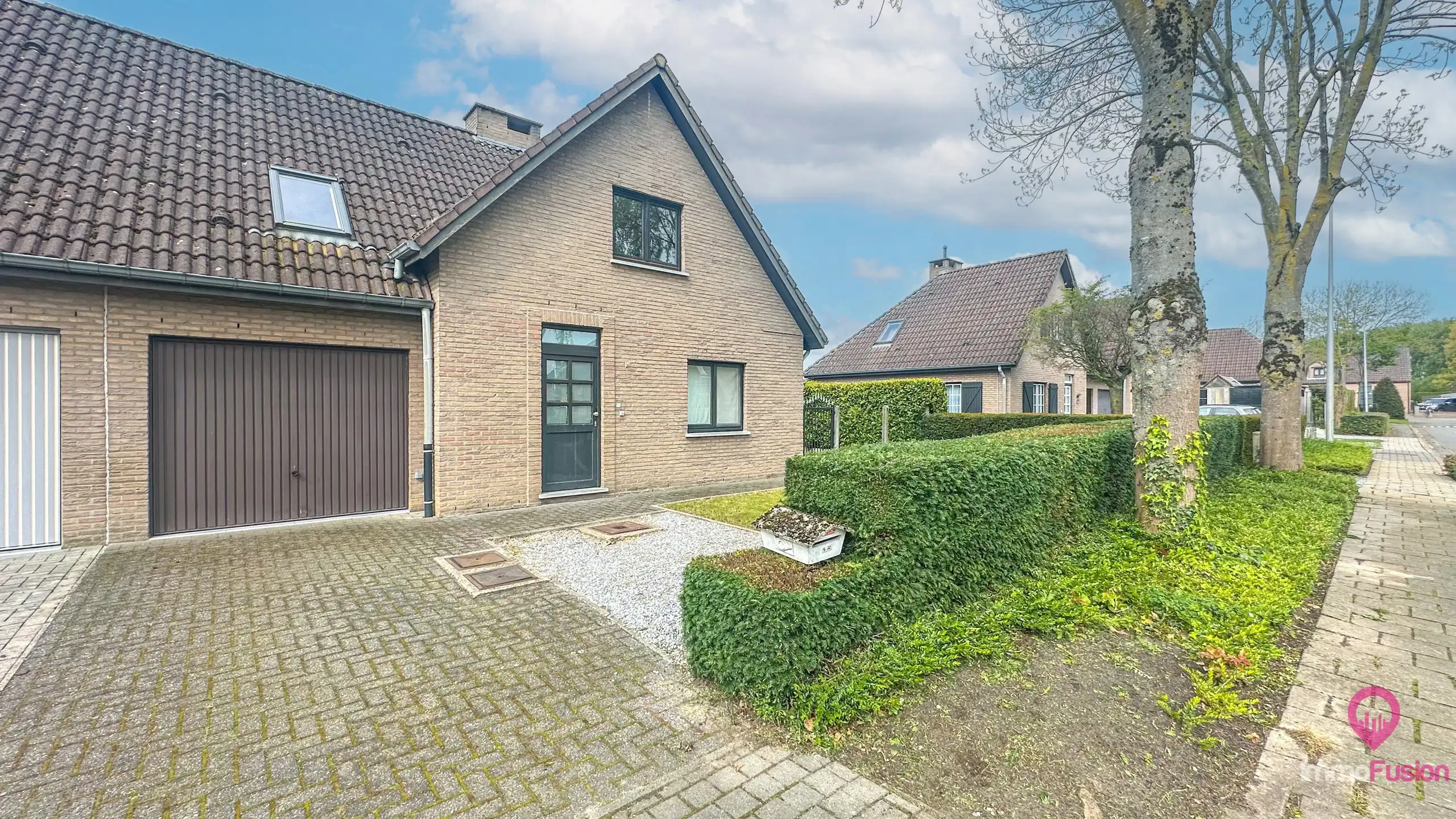 mooie gezinswoning met 3 slaapkamers en tuin foto {{pictureIndex}}
