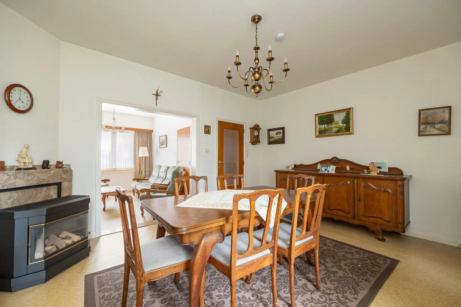 Te renoveren woning met potentieel in de Letterkundestraat! foto 2