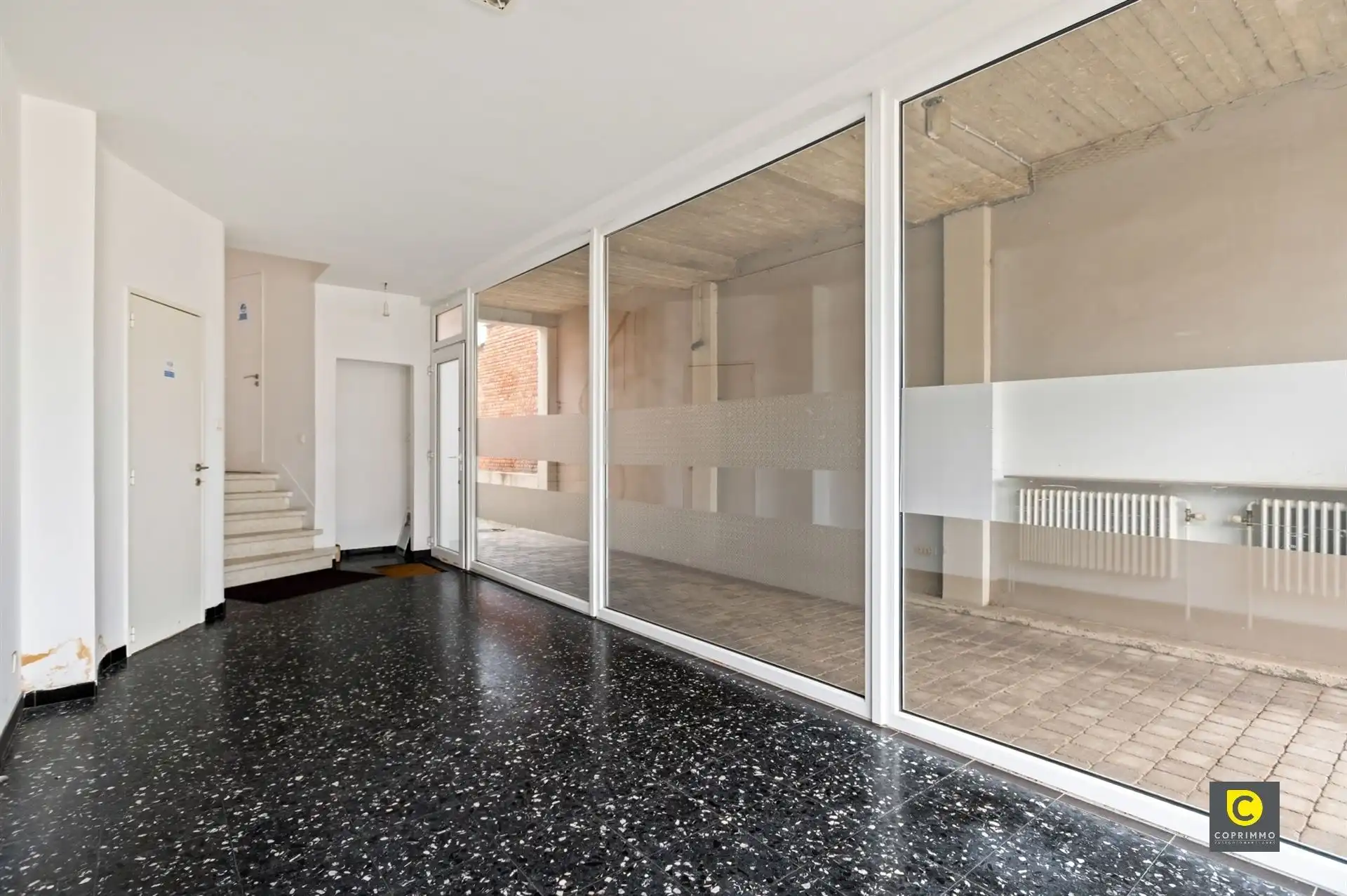 Unieke woning met 450 m² magazijn & showroom foto 27