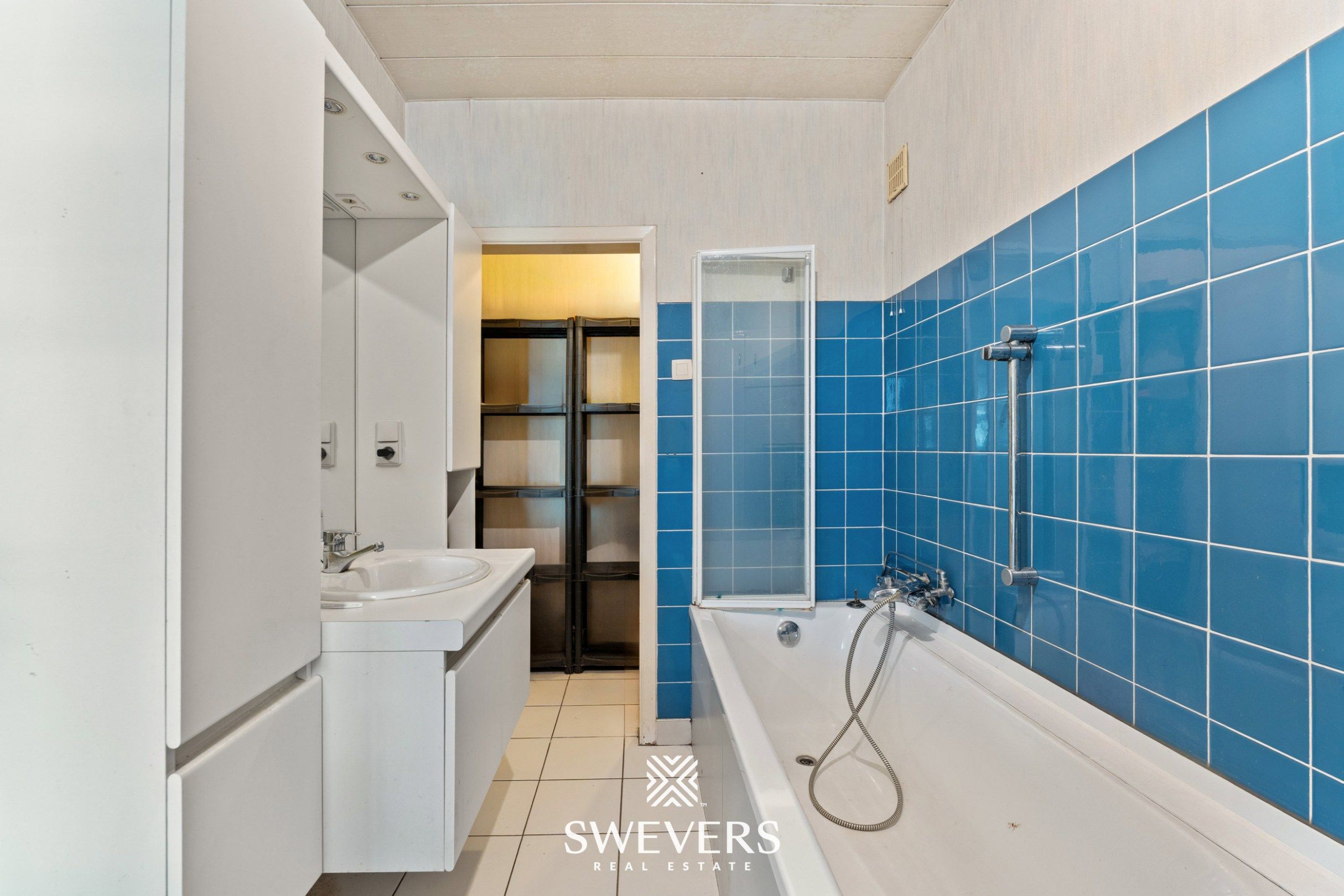 Te renoveren woning met 3 slaapkamers en hangar  foto 23