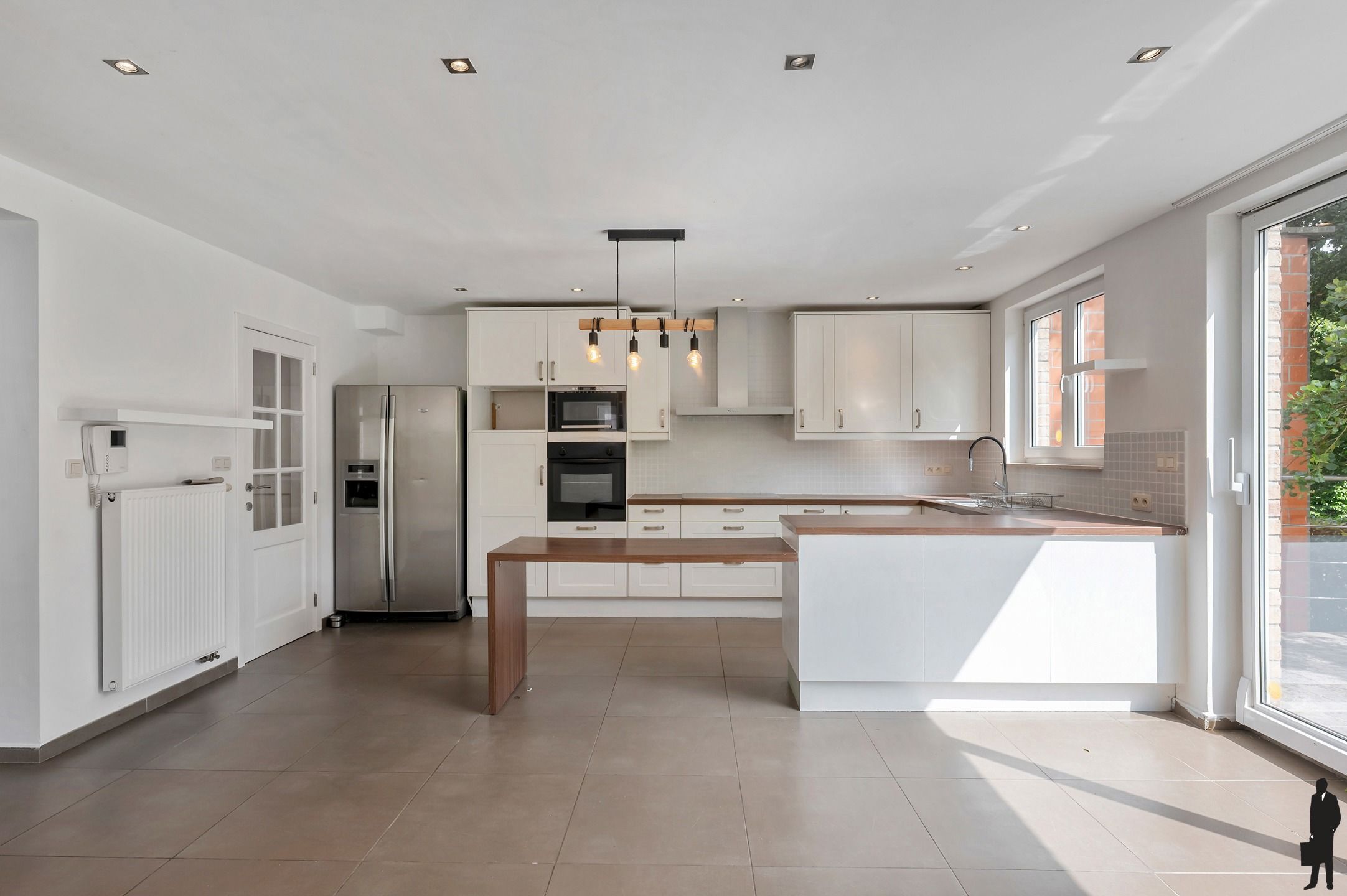 Lichtrijke woning met 4 slk’s, volledig onderkelderd en ZW-tuin op 575 m². foto 9