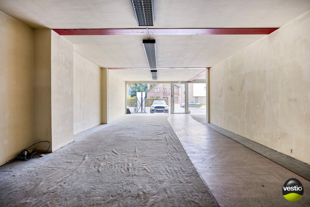 HANDELSPAND MET WOONST TE HOESELT NABIJ CENTRUM EN E313. foto 5