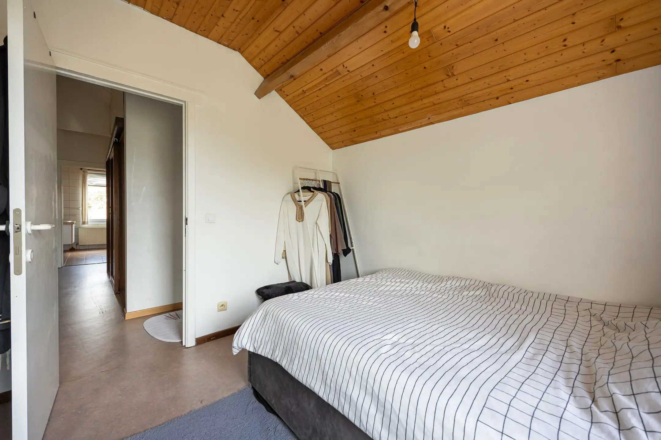Ruime woning met 4-5 slpks en bedrijfsruimte in Turnhout. foto 27