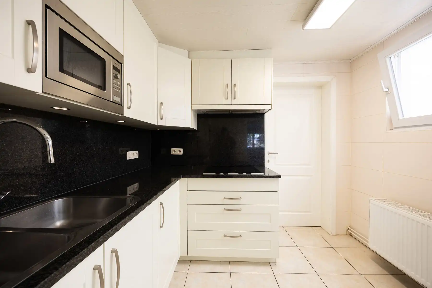 Leuke woning met grote tuin foto 10