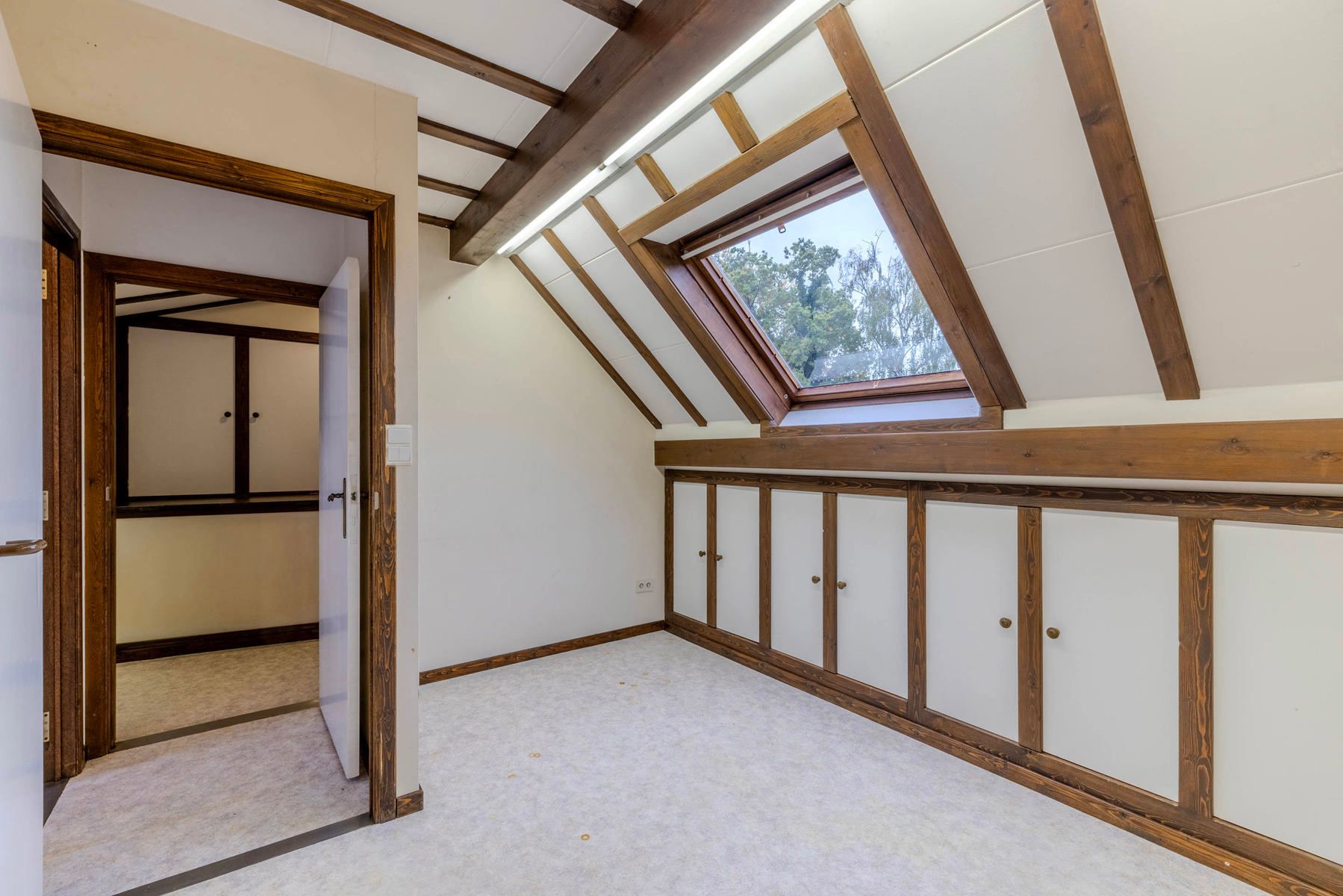 Goed onderhouden woning met 6 slpk in rustige omgeving. foto 16