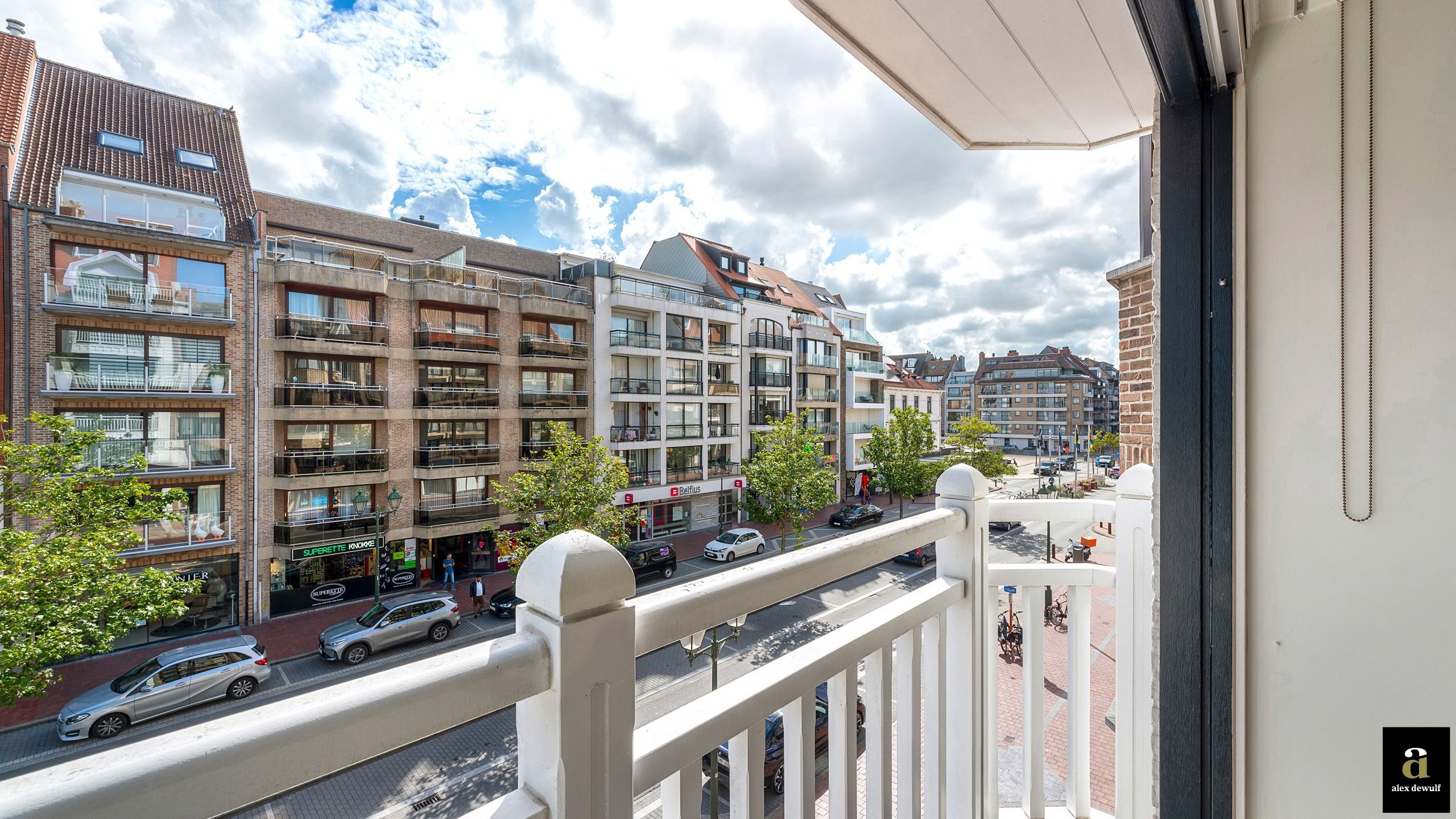Centraal gelegen appartement in zeer goede staat [Lippenslaan]. foto {{pictureIndex}}