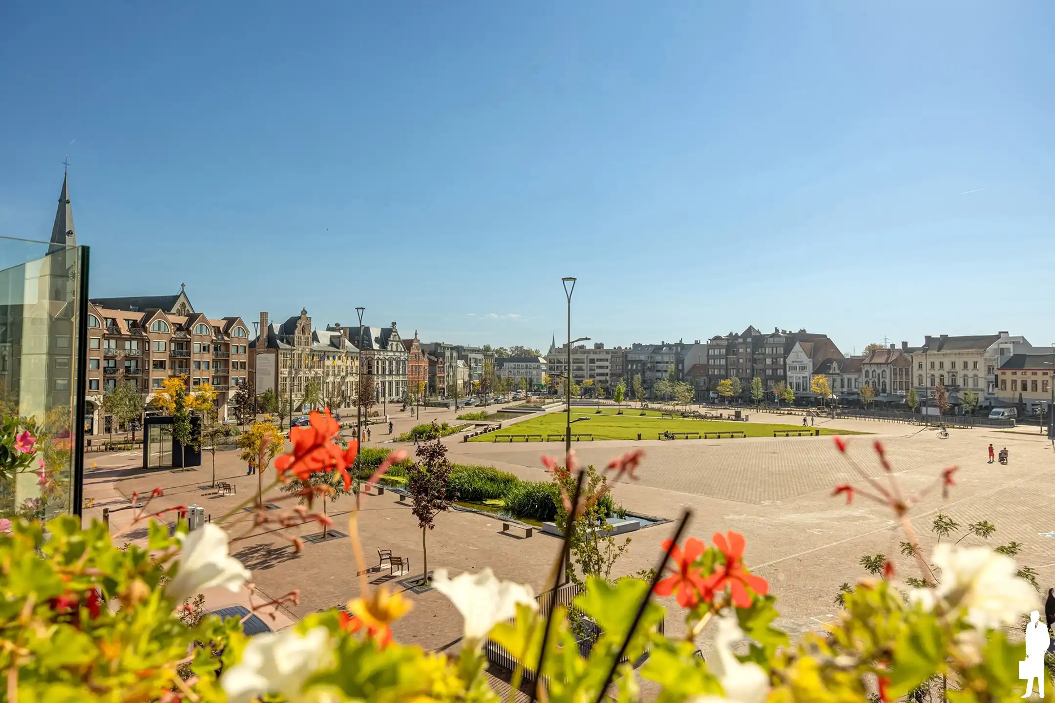 Ruim appartement met 2 slpk en 3 terrassen aan de Grote Markt foto 2