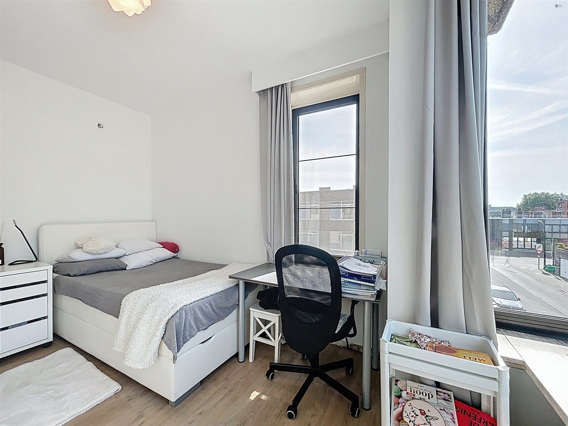 Prachtig drie slaapkamer appartement in hartje Beveren! foto 9